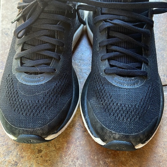 Lululemon Chargefeel Mid Womens Workout Shoe
Black / Anchor / White Size 7 - Picture 10 of 13